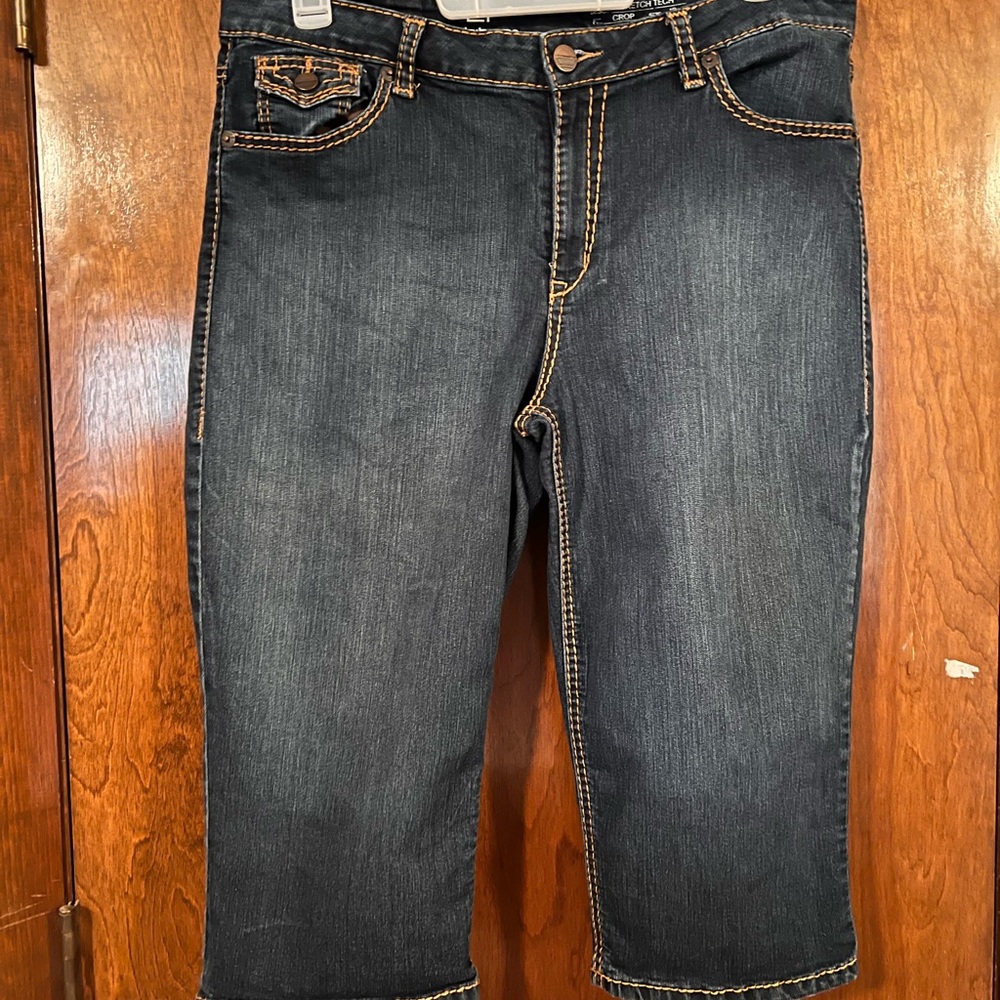 Liz Claiborne Stretch Tech Crop Jeans- EUC- Size 18